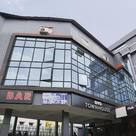 โอโย ทาวน์เฮาส์ 142 วทาปลานี Hotel เชนไน ภายนอก รูปภาพ