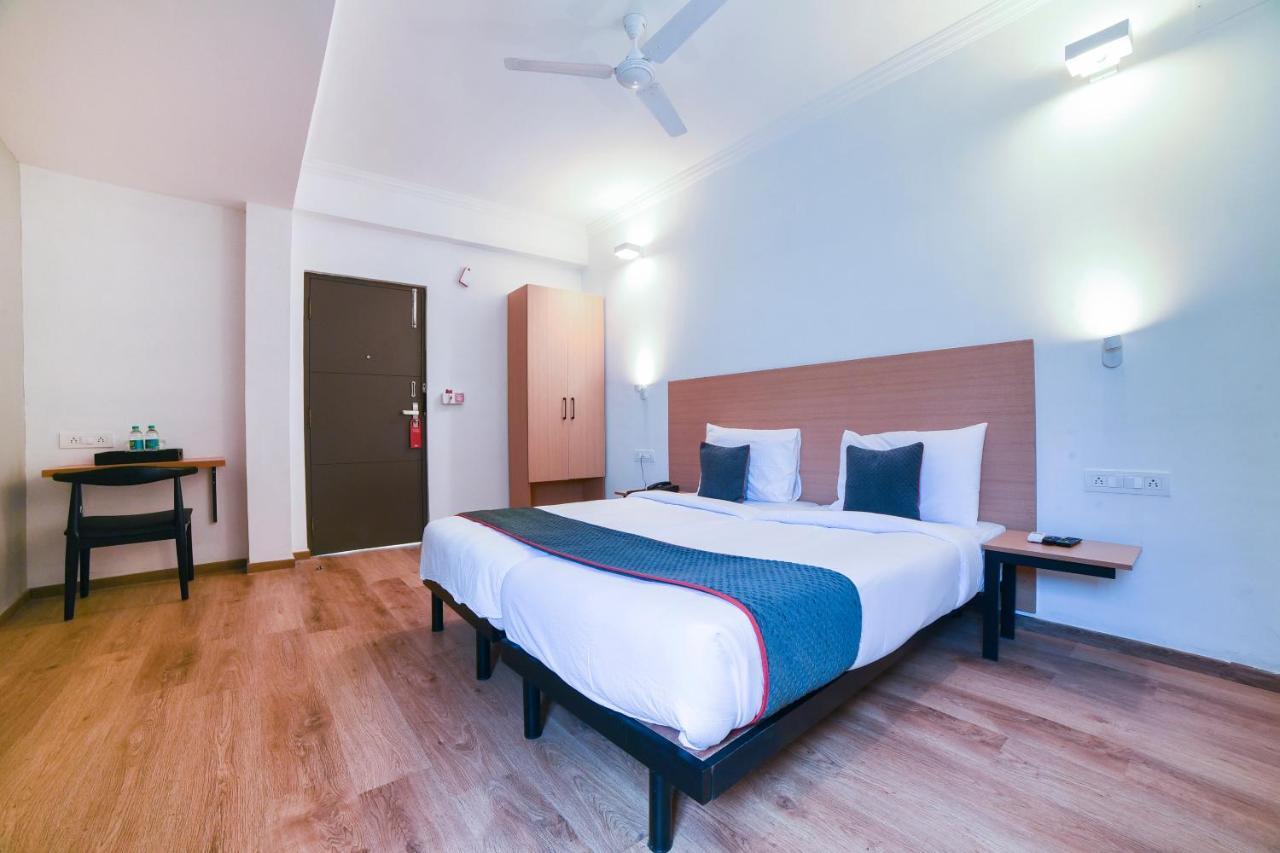 โอโย ทาวน์เฮาส์ 142 วทาปลานี Hotel เชนไน ภายนอก รูปภาพ