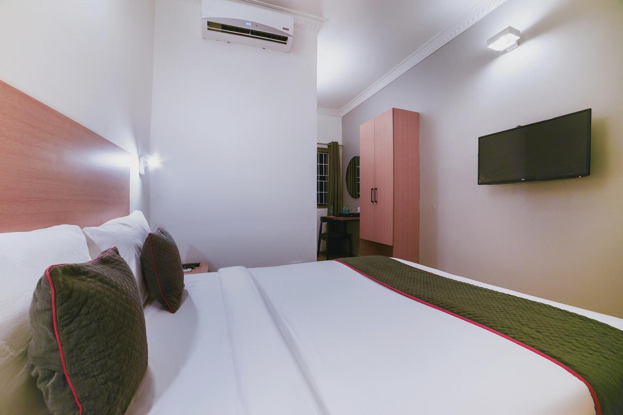 โอโย ทาวน์เฮาส์ 142 วทาปลานี Hotel เชนไน ภายนอก รูปภาพ
