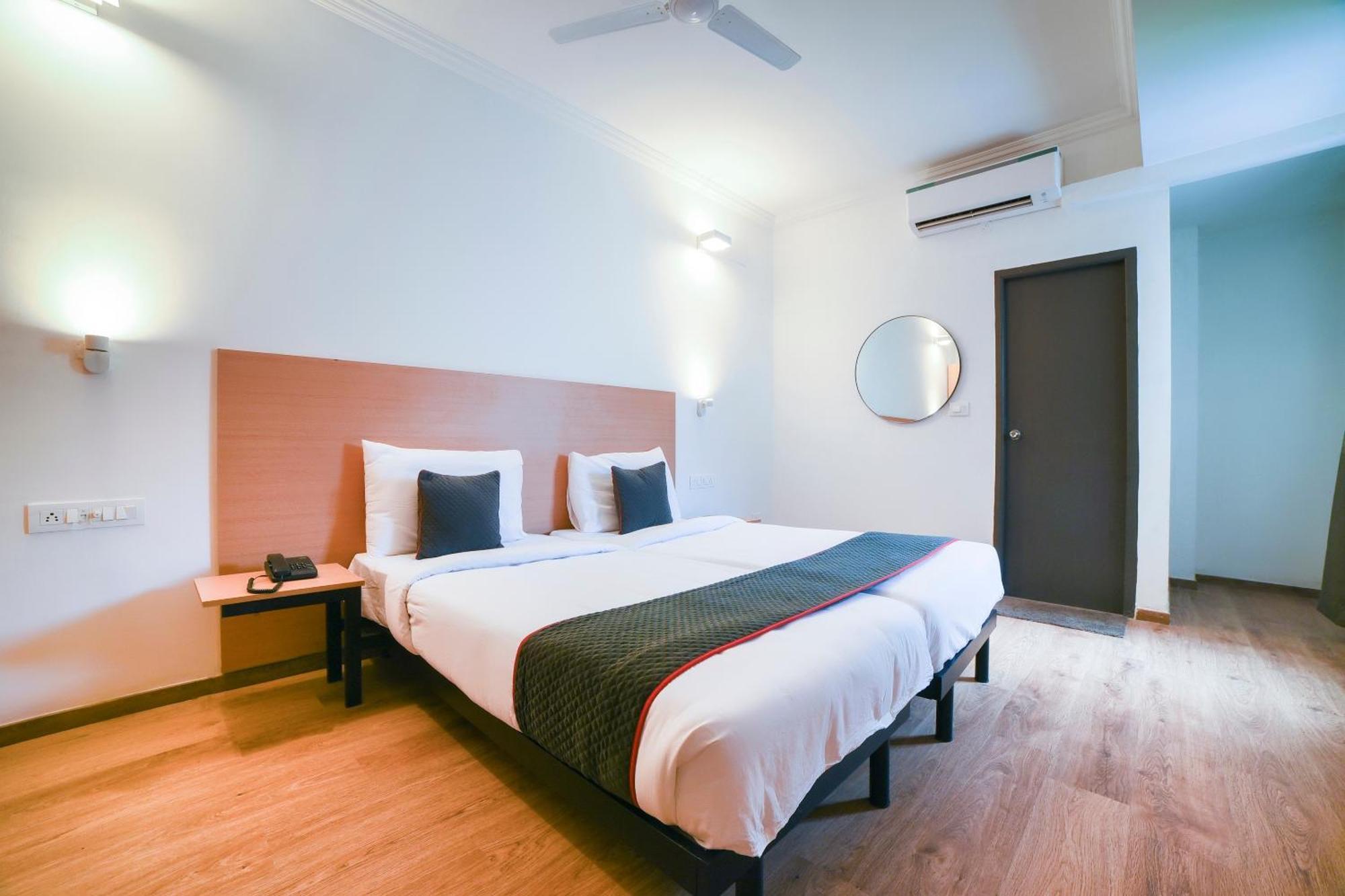 โอโย ทาวน์เฮาส์ 142 วทาปลานี Hotel เชนไน ภายนอก รูปภาพ