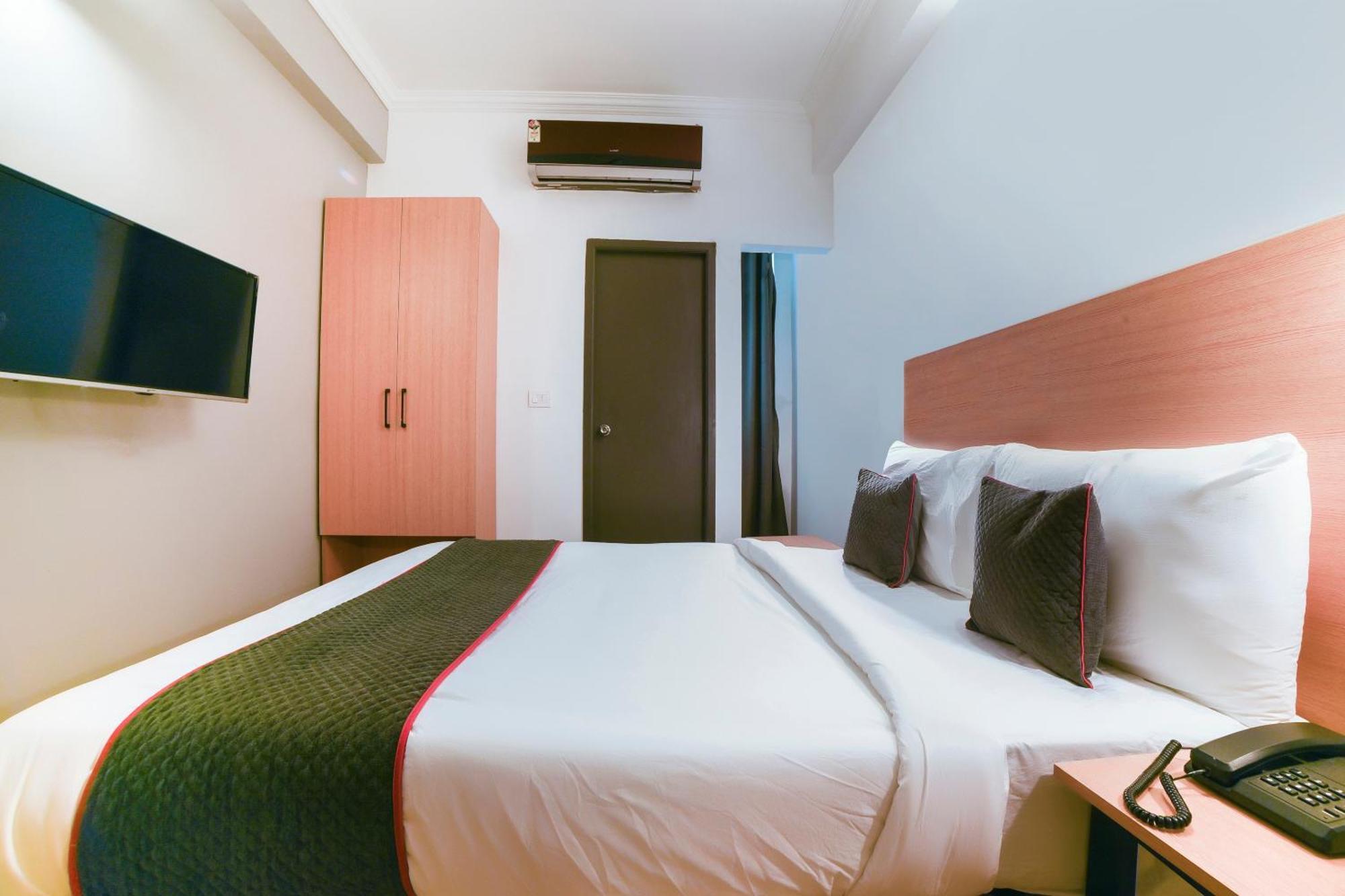 โอโย ทาวน์เฮาส์ 142 วทาปลานี Hotel เชนไน ภายนอก รูปภาพ