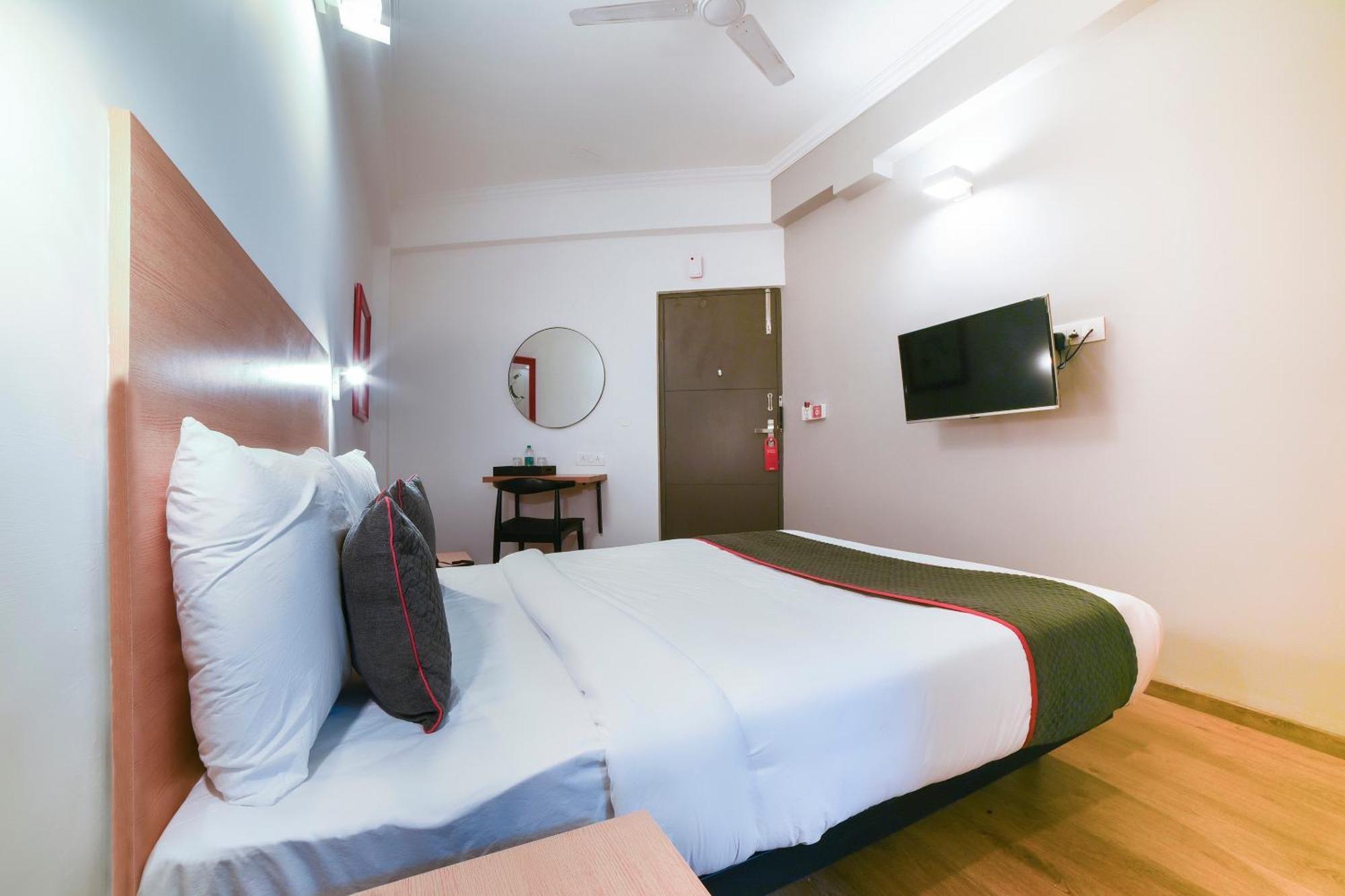 โอโย ทาวน์เฮาส์ 142 วทาปลานี Hotel เชนไน ภายนอก รูปภาพ