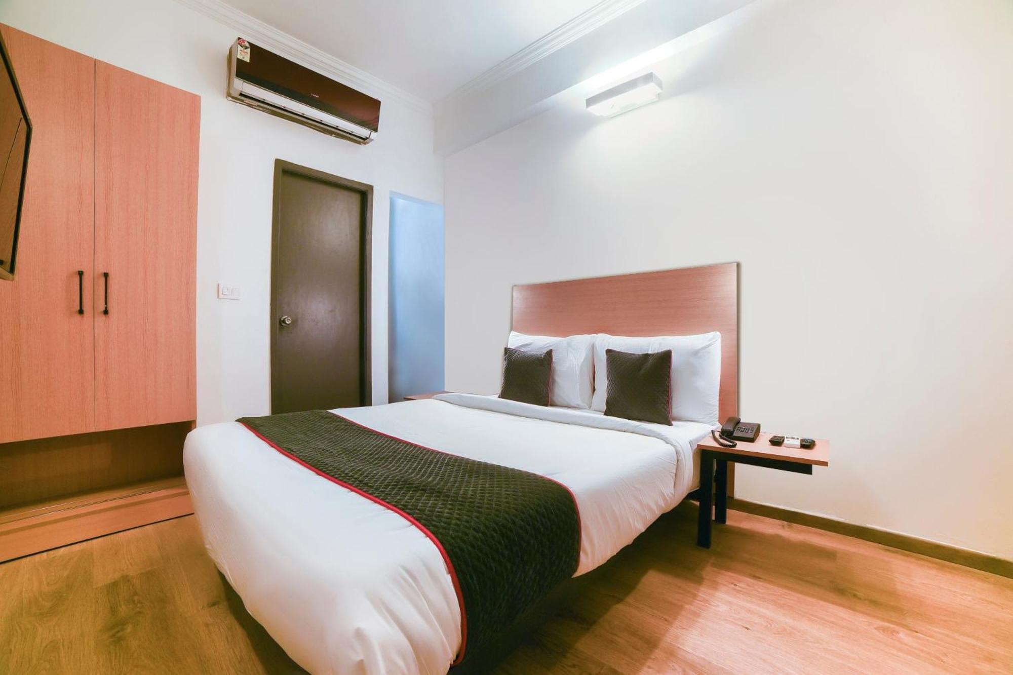 โอโย ทาวน์เฮาส์ 142 วทาปลานี Hotel เชนไน ภายนอก รูปภาพ