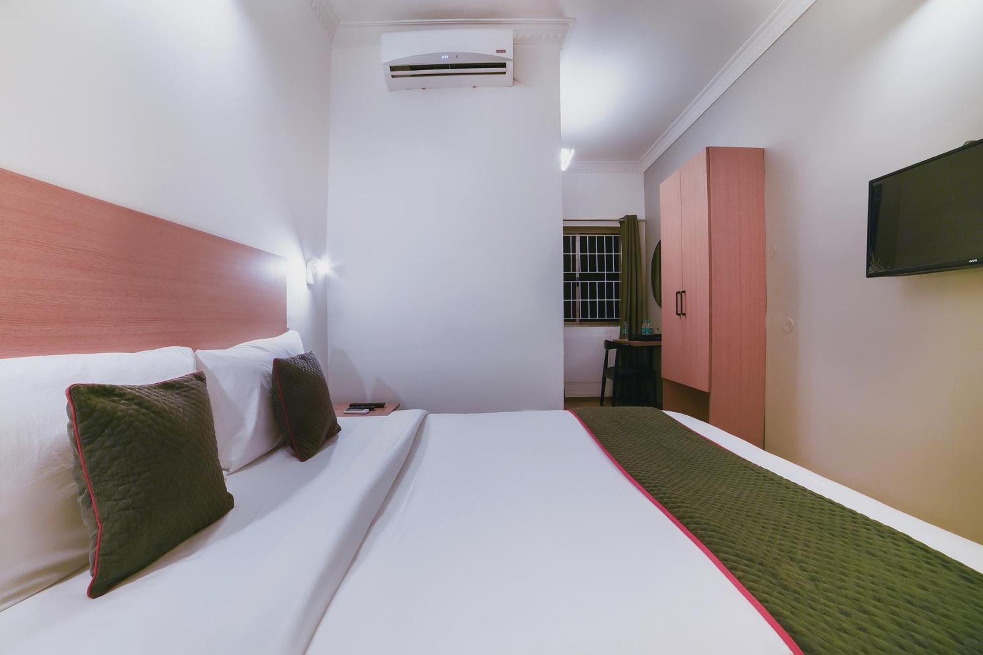 โอโย ทาวน์เฮาส์ 142 วทาปลานี Hotel เชนไน ภายนอก รูปภาพ