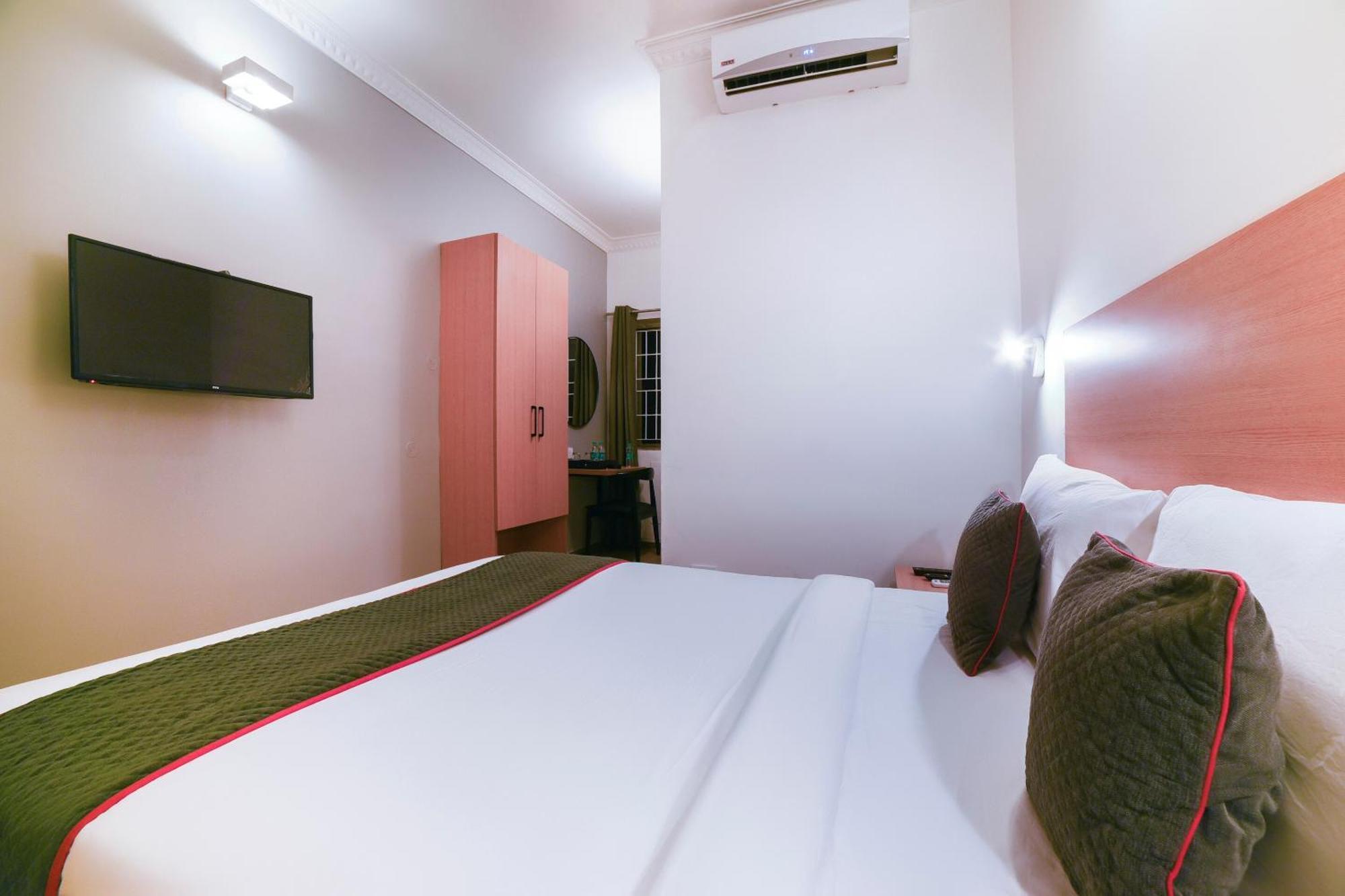 โอโย ทาวน์เฮาส์ 142 วทาปลานี Hotel เชนไน ภายนอก รูปภาพ