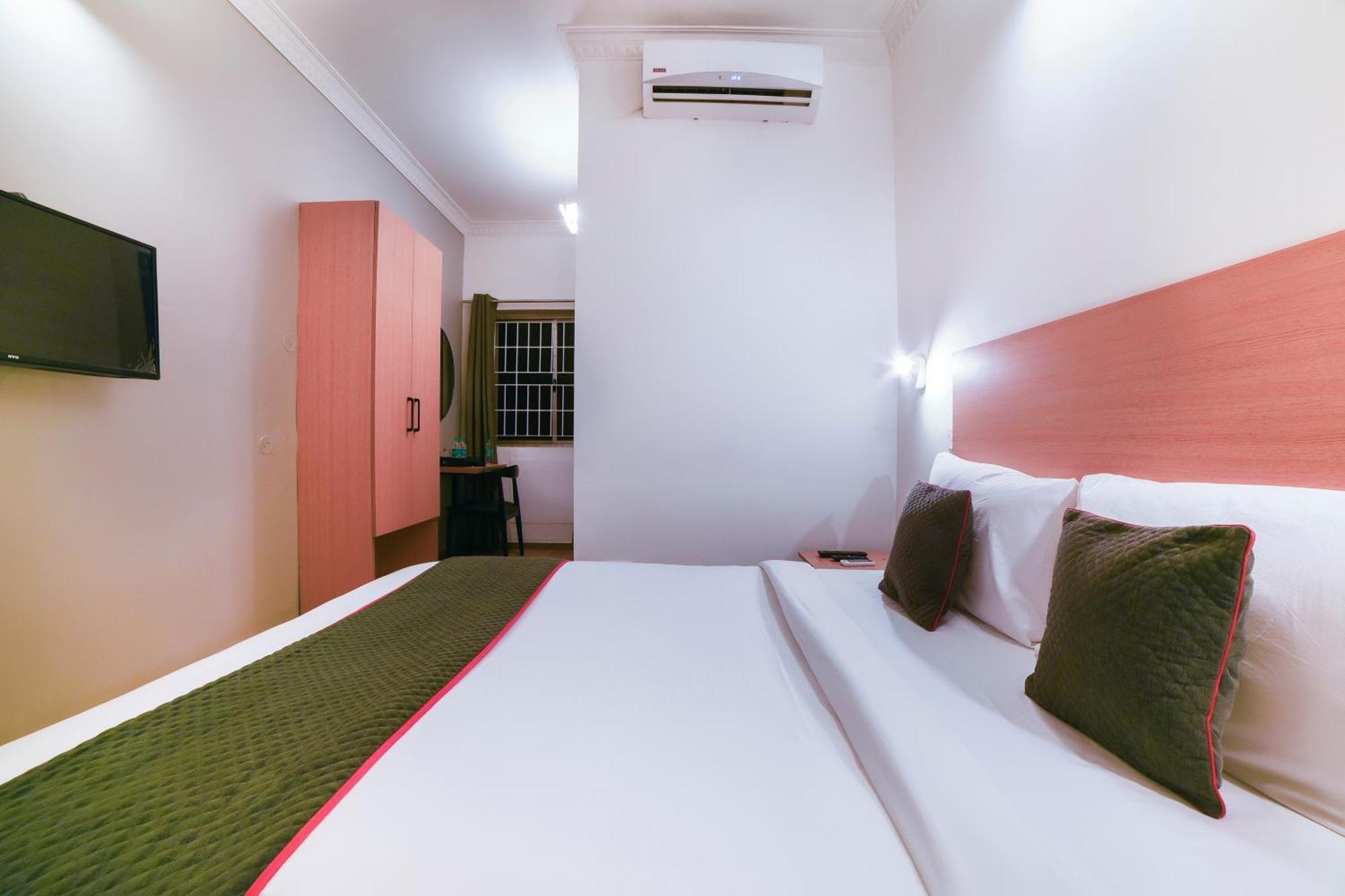 โอโย ทาวน์เฮาส์ 142 วทาปลานี Hotel เชนไน ภายนอก รูปภาพ