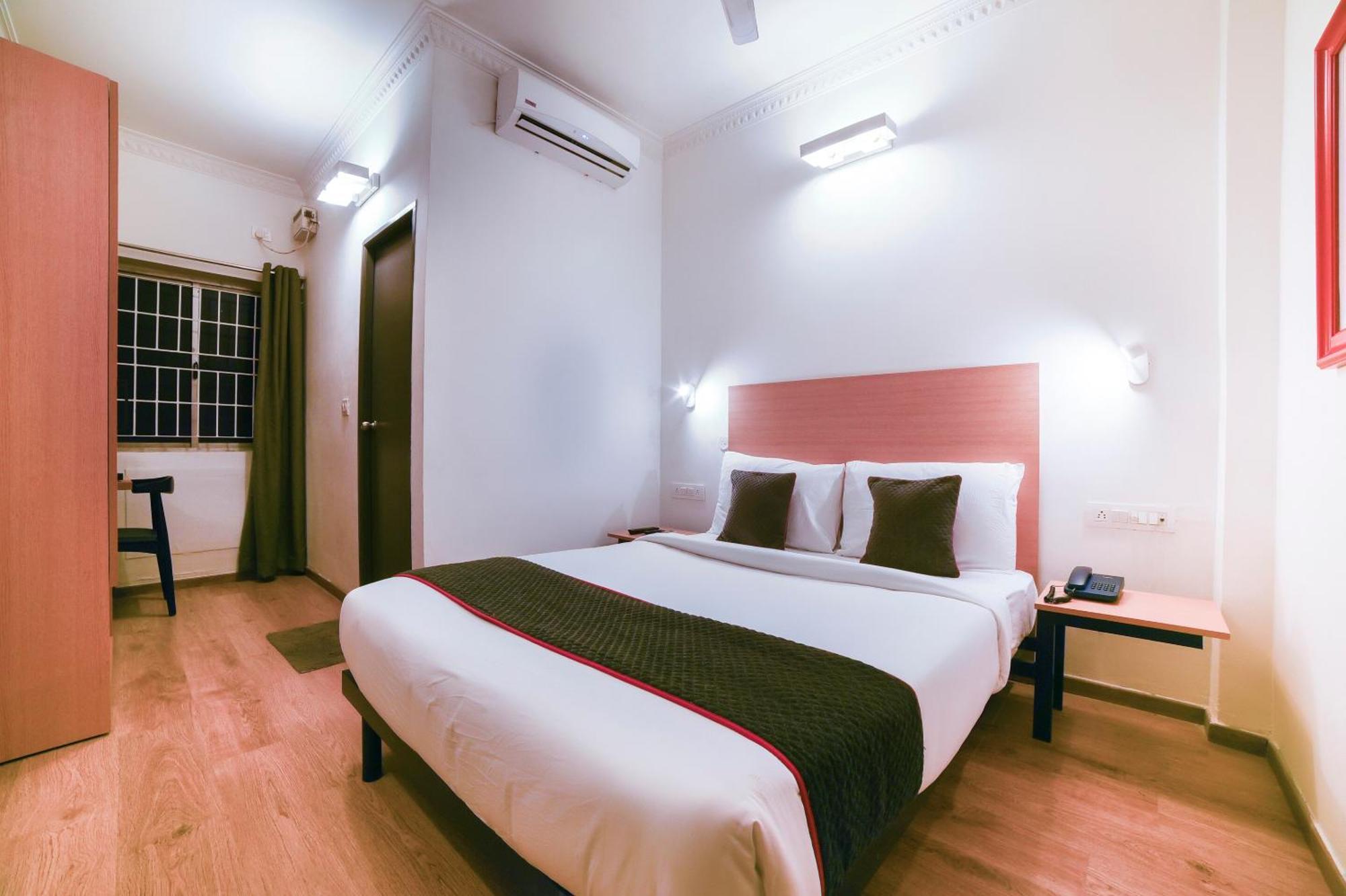 โอโย ทาวน์เฮาส์ 142 วทาปลานี Hotel เชนไน ภายนอก รูปภาพ