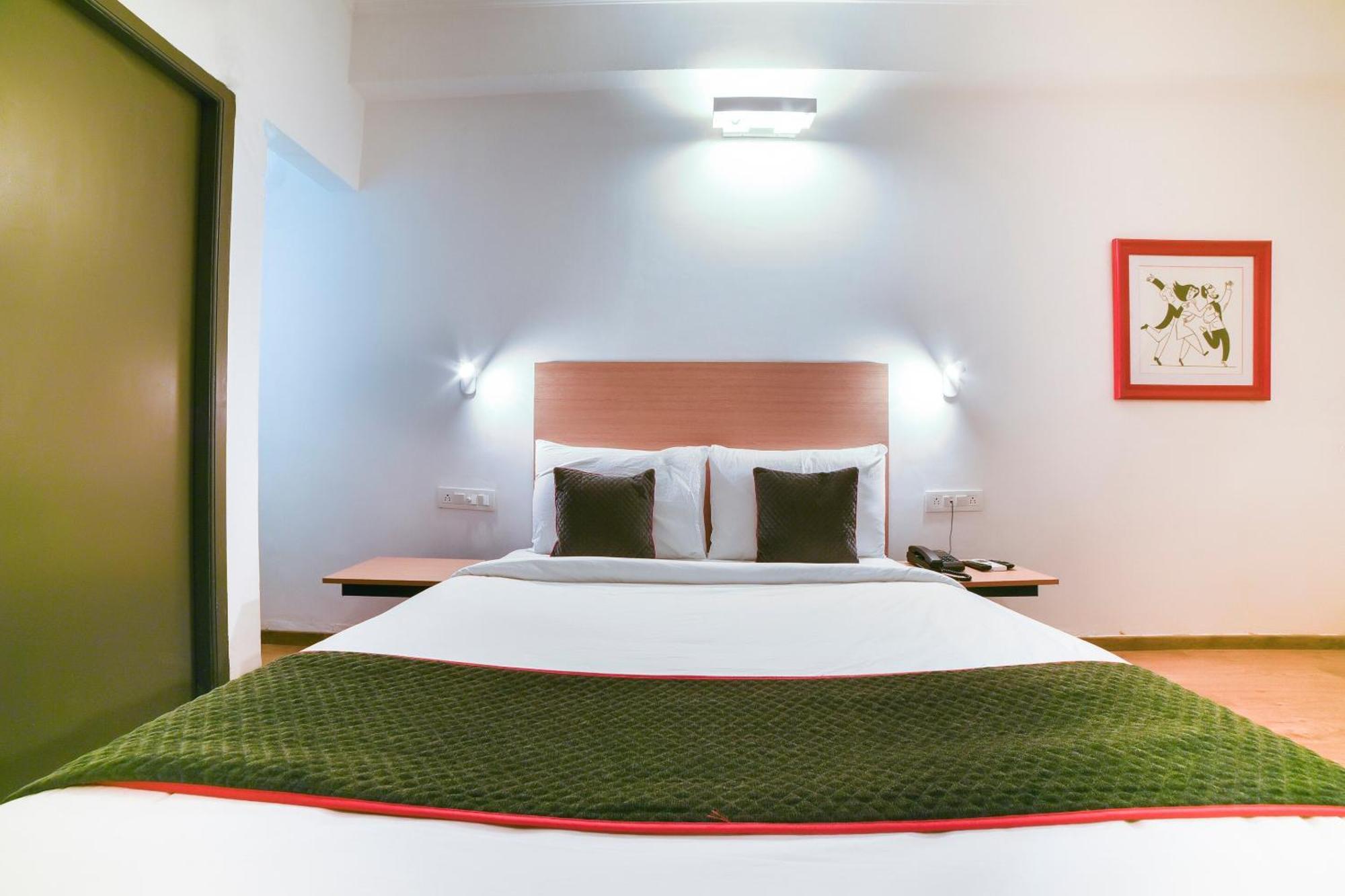 โอโย ทาวน์เฮาส์ 142 วทาปลานี Hotel เชนไน ภายนอก รูปภาพ