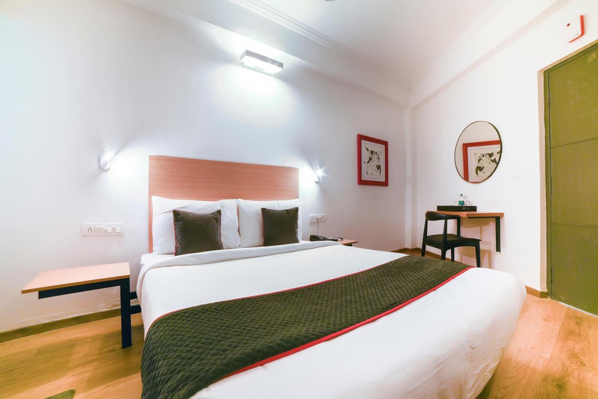 โอโย ทาวน์เฮาส์ 142 วทาปลานี Hotel เชนไน ภายนอก รูปภาพ