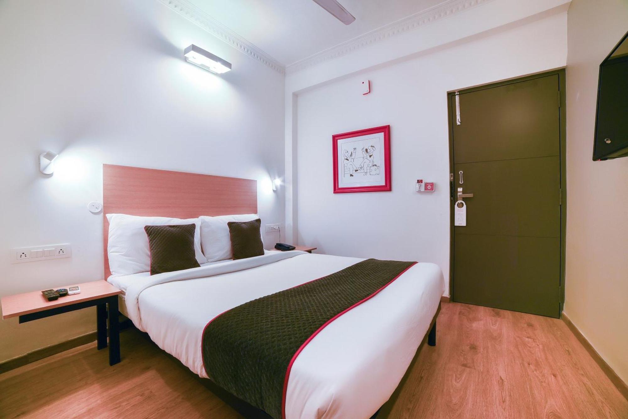 โอโย ทาวน์เฮาส์ 142 วทาปลานี Hotel เชนไน ภายนอก รูปภาพ