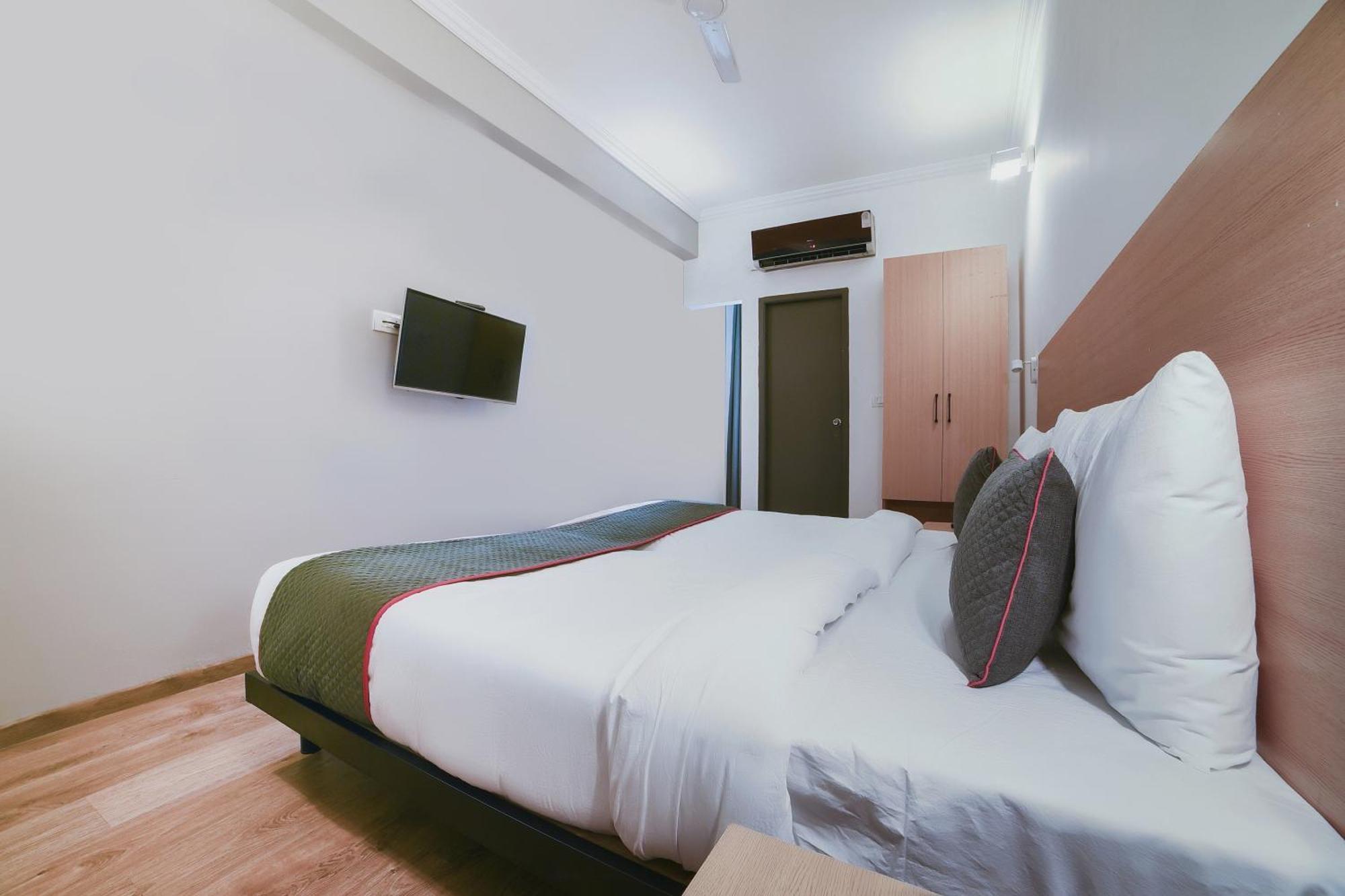 โอโย ทาวน์เฮาส์ 142 วทาปลานี Hotel เชนไน ภายนอก รูปภาพ