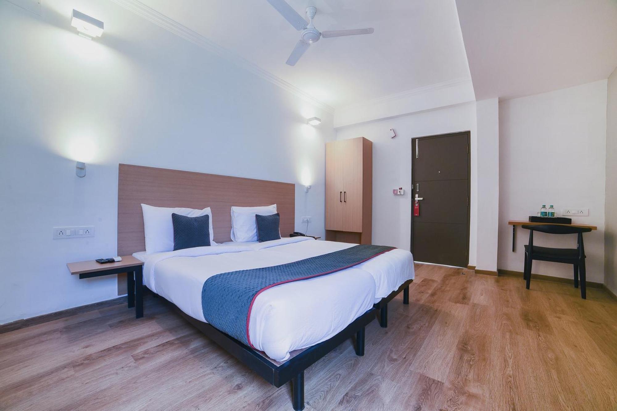 โอโย ทาวน์เฮาส์ 142 วทาปลานี Hotel เชนไน ภายนอก รูปภาพ